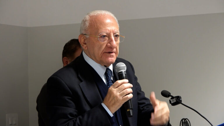 Futuro ruolo di De Luca dopo le elezioni: “Potete immaginare che prendo 10 anni di vita e li butti a mare?”