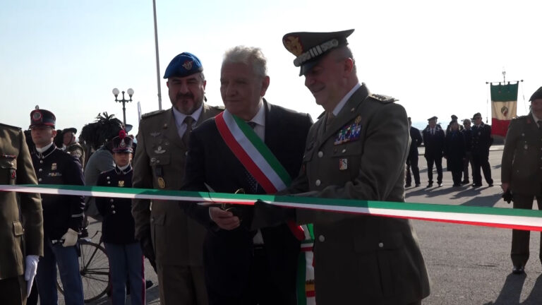 L'esercito festeggia 2500 anni di Napoli, inaugurato villaggio sul lungomare