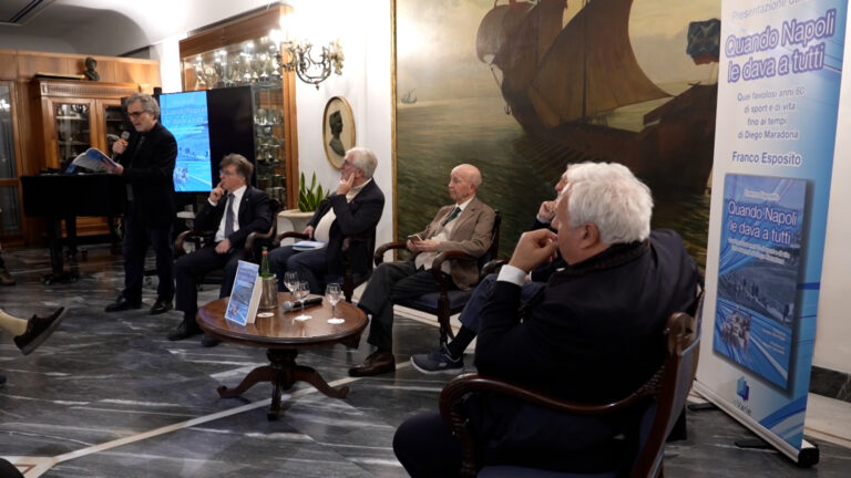 “Quando Napoli le dava a tutti”, libro di Franco Esposito