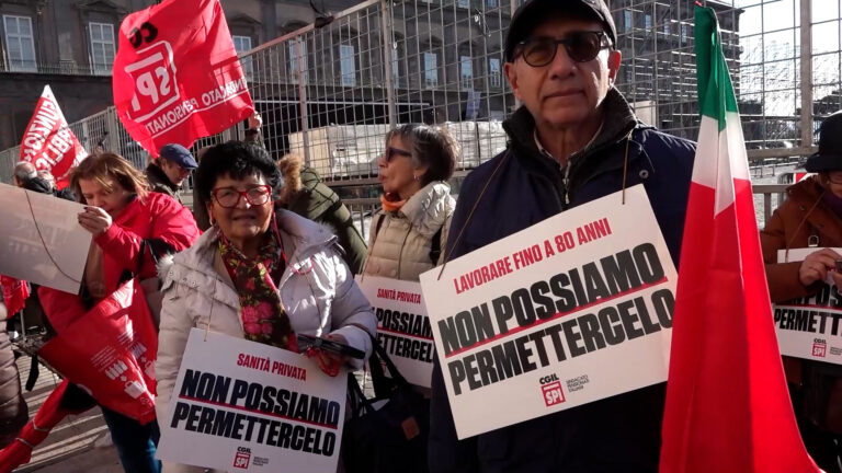 Pensionati in piazza a Napoli, presidio Cgil davanti prefettura