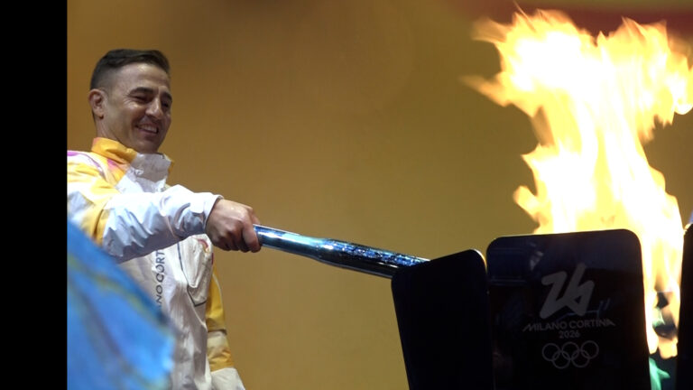 Milano Cortina, Cannavaro ultimo tedoforo della tappa napoletana