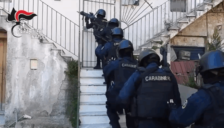 Blitz contro il clan Licciardi, 21 arresti dei carabinieri: i nomi