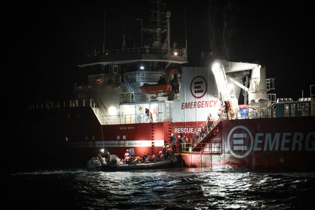nave emergency salva 69 persone, lunedi in porto a napoli