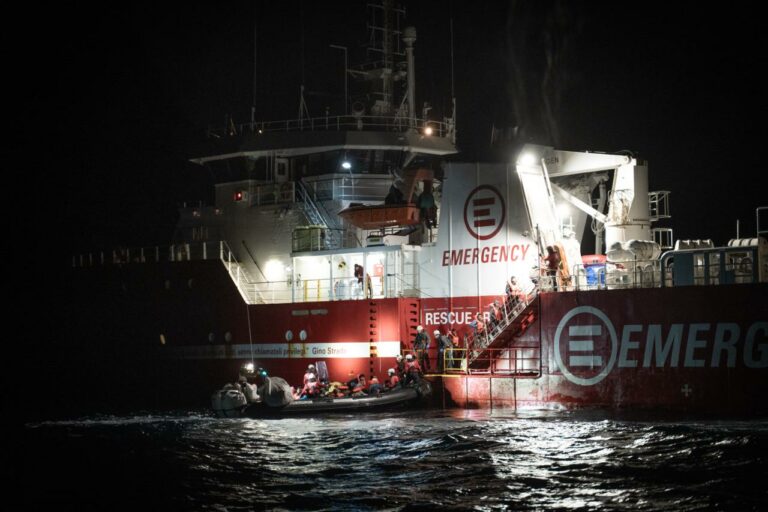 Emergency salva 69 migranti in mare, lunedì lo sbarco in porto Napoli