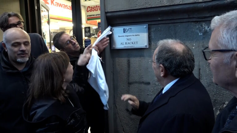 Lotta all'usura, passeggiata FAI antiracket a Porta Capuana