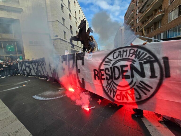 Ultrà in piazza a Napoli per il “no al divieto di trasferta”