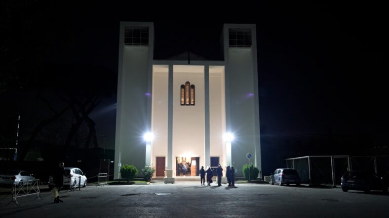 Torna la chiesa del Parco San Laise