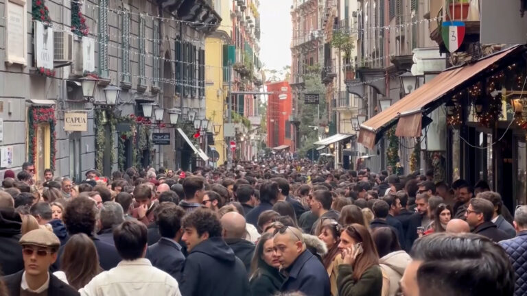 Natale 2025 a Napoli, ecco il piano traffico del comune