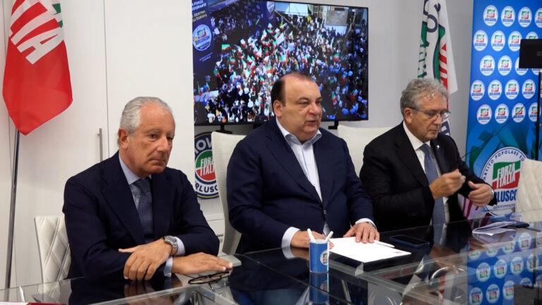 Forza Italia nel 2025, aumentano gli iscritti: oltre 16mila in Campania