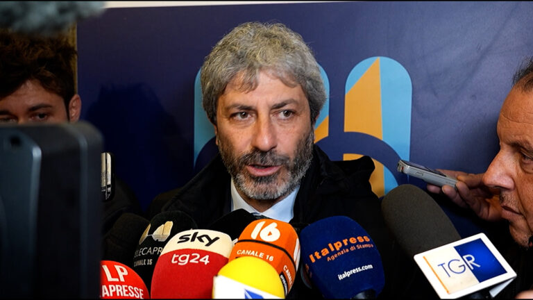 Campania, il presidente Roberto Fico annuncia salario minimo