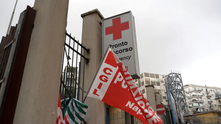 Chiusura parcheggio del personale Santobono: presidio dei lavoratori