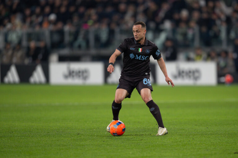 Lobotka: “Napoli è una seconda casa! Conte? Estate durissima, ma sono cresciuto”