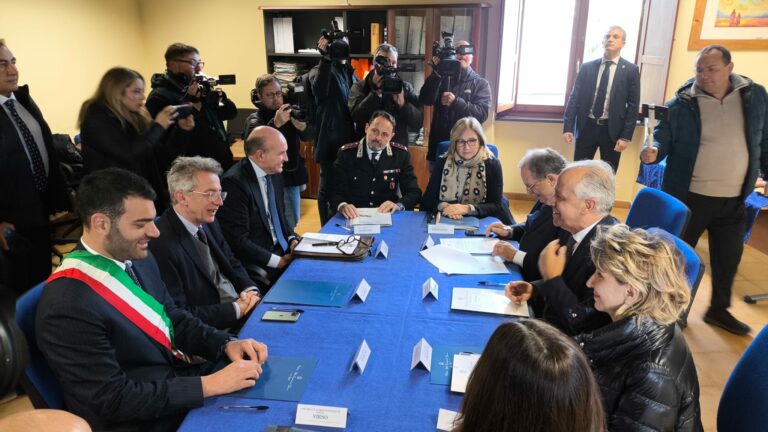 Piantedosi ai Caivano, iniziato Comitato provinciale su sicurezza