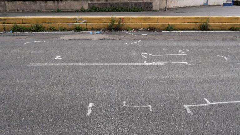 Scontro tra auto e tir in via Argine: muore 55enne