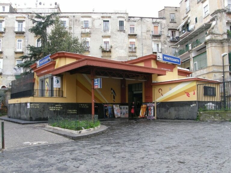 Napoli, disagi trasporti: chiudono stazioni piazza Amedeo e Montesanto