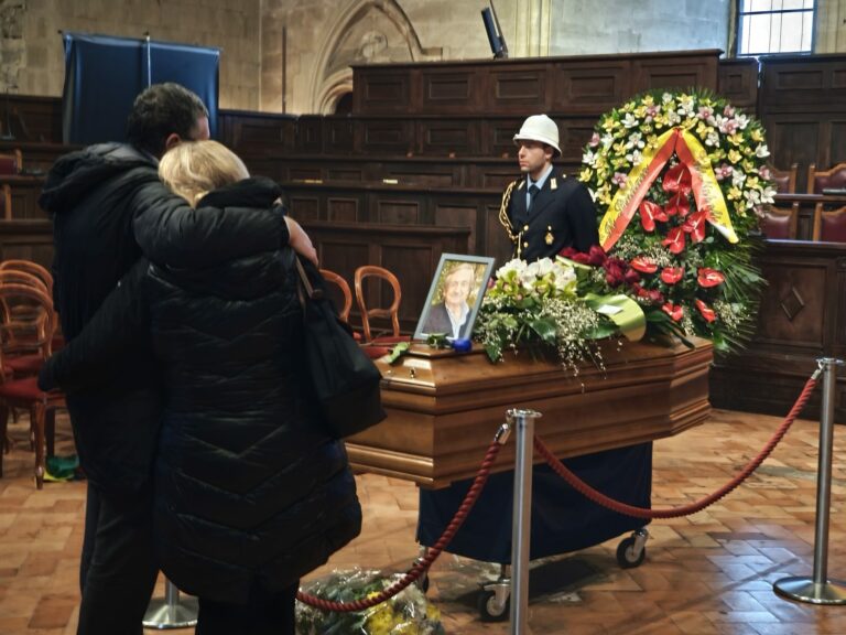 Tino Santangelo, al Maschio Angioino aperta la camera ardente per ex vice sindaco