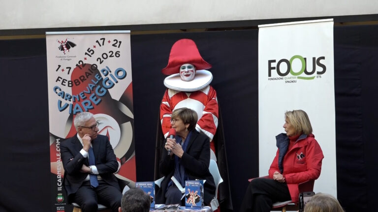 Carnevale, al Foqus inaugurata l'esposizione "Viareggio Napoli andata e ritorno"