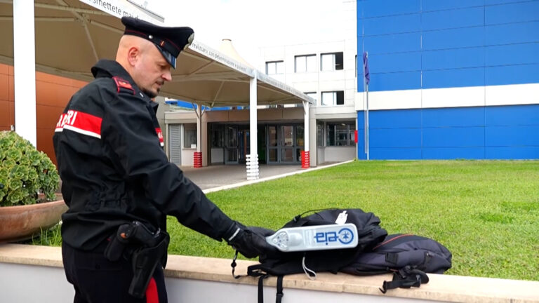 Metaldetector nelle scuole, la preside di Ponticelli: “Modello da esportare”