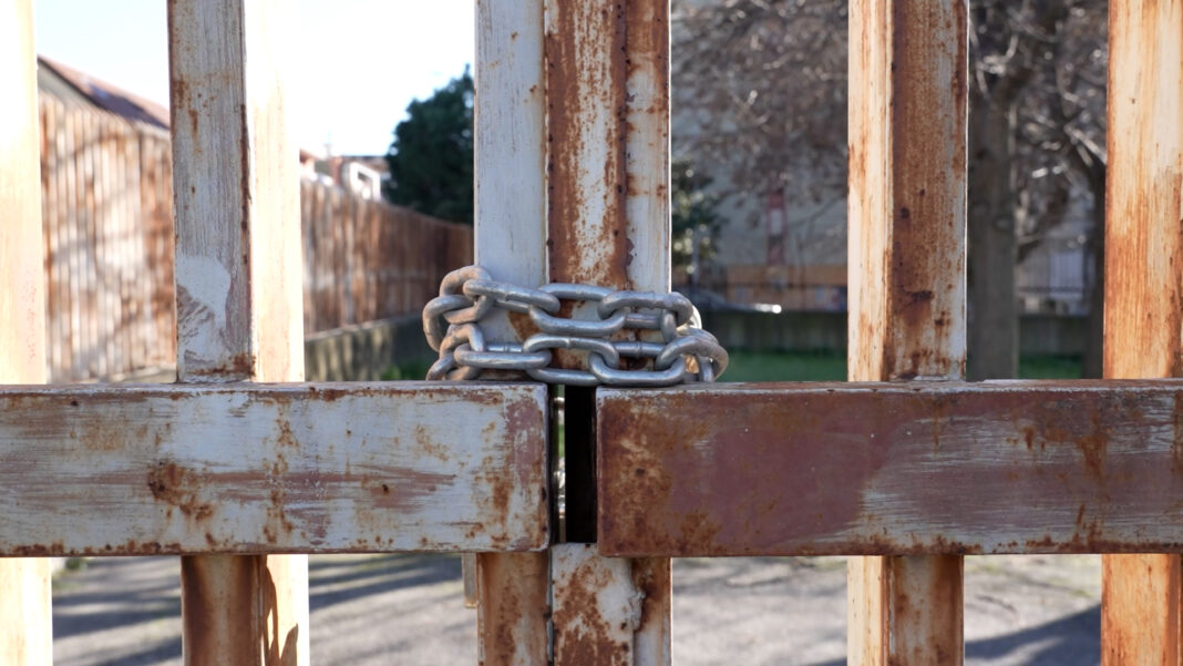 scuola de filippo chiusa, docenti scrivono a ministro valditara