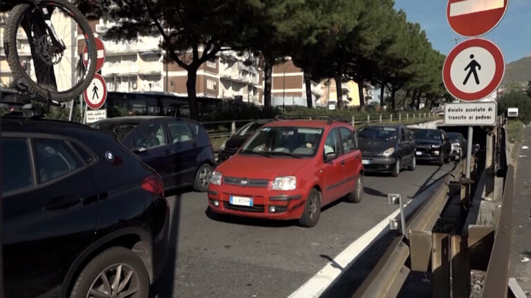 Allarme inquinamento a Napoli: evitabili 4 decessi al giorno