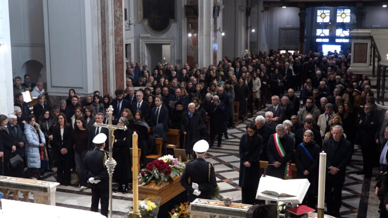 Tino Santangelo, folla ai funerali dell'ex vicesindaco