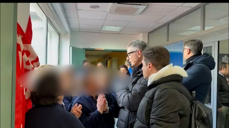 Protesta per parcheggi al Santobono di Napoli, occupata direzione sanitaria