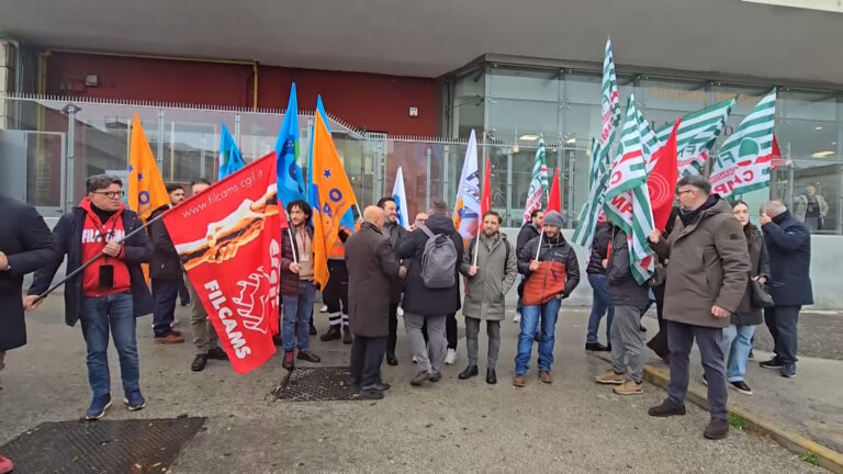 Ex mensa ferroviaria Napoli, protesta per dire "No" alla chiusura
