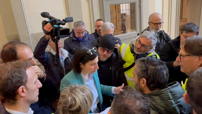 Trasnova, lavoratori licenziati bussano alle porte del campo largo