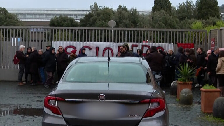 A Città della scienza cancelli chiusi, lavoratori in sciopero