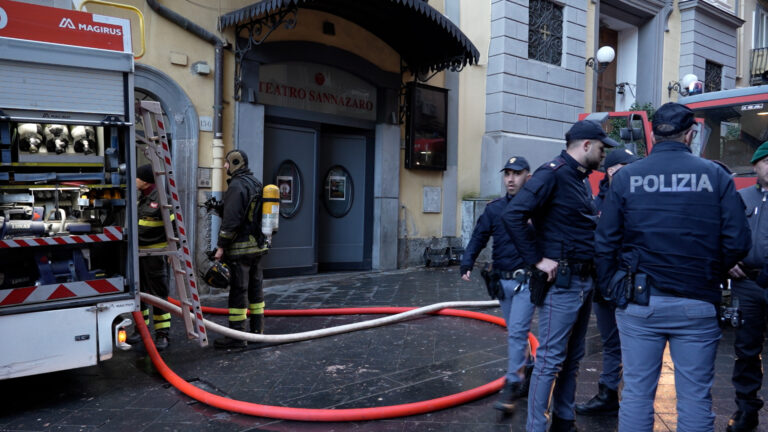 incendio teatro sannazaro