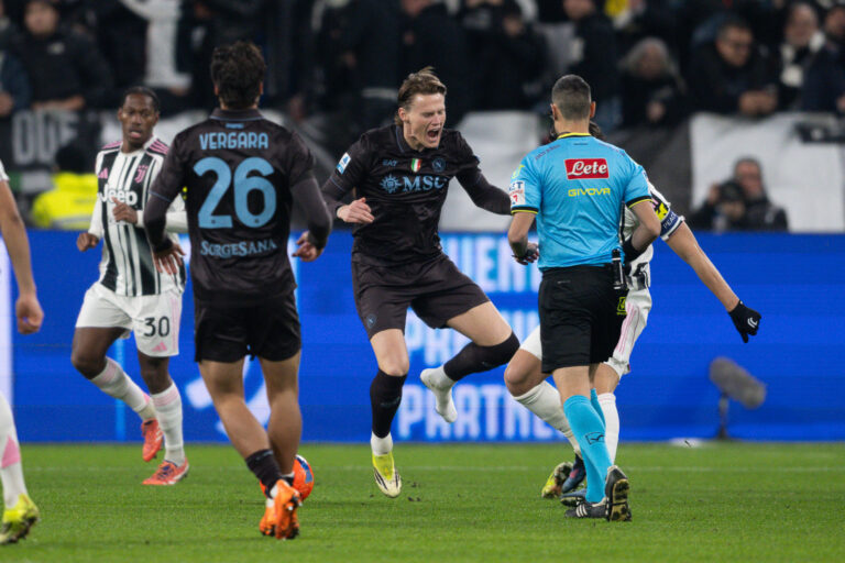 Mal di trasferta per il Napoli, contro il Genoa per invertire il trend: solo 6 vittorie su 16 partite