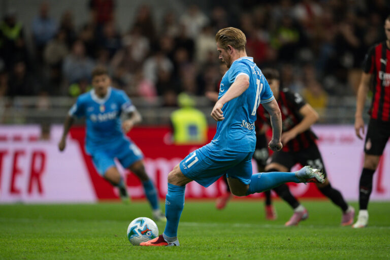 Attesa per il ritorno di De Bruyne in Italia: arriverà domenica a Napoli
