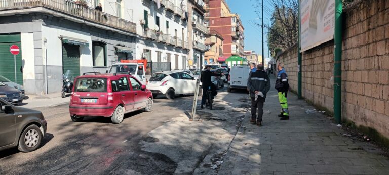 Bagnoli, interrotta fornitura acqua: “Andate a prendere i bambini a scuola”