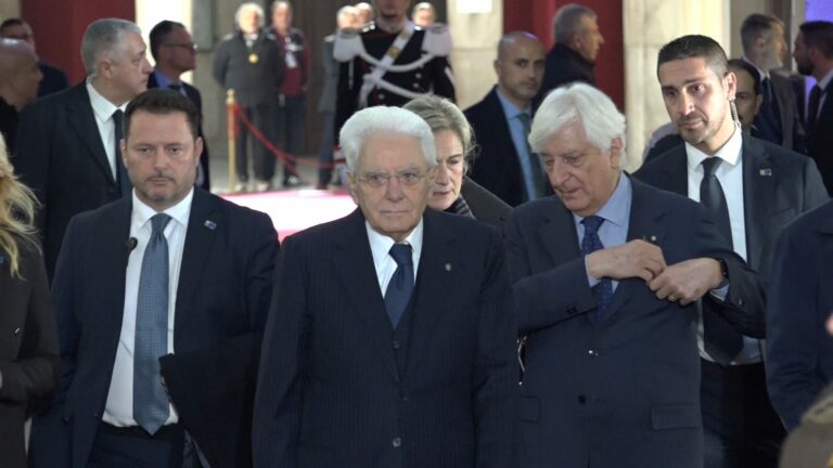 Il presidente Mattarella a Napoli per aprire anno Scuola Superiore Magistratura. Gratteri: “Giovani giudici già intimoriti”