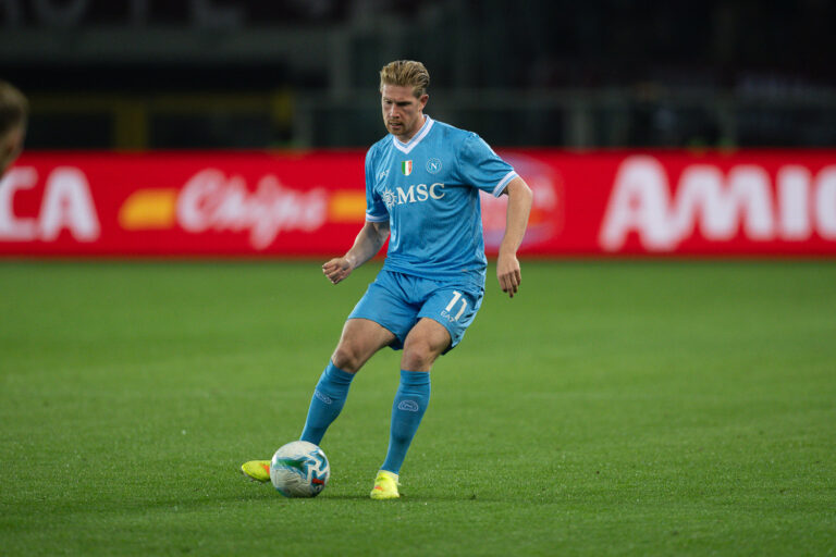 Napoli, meglio del previsto le condizioni di De Bruyne: possibile rientro contro il Lecce