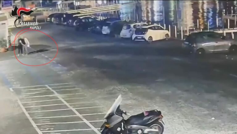 Perseguita e picchia l’ex moglie: arrestato stalker