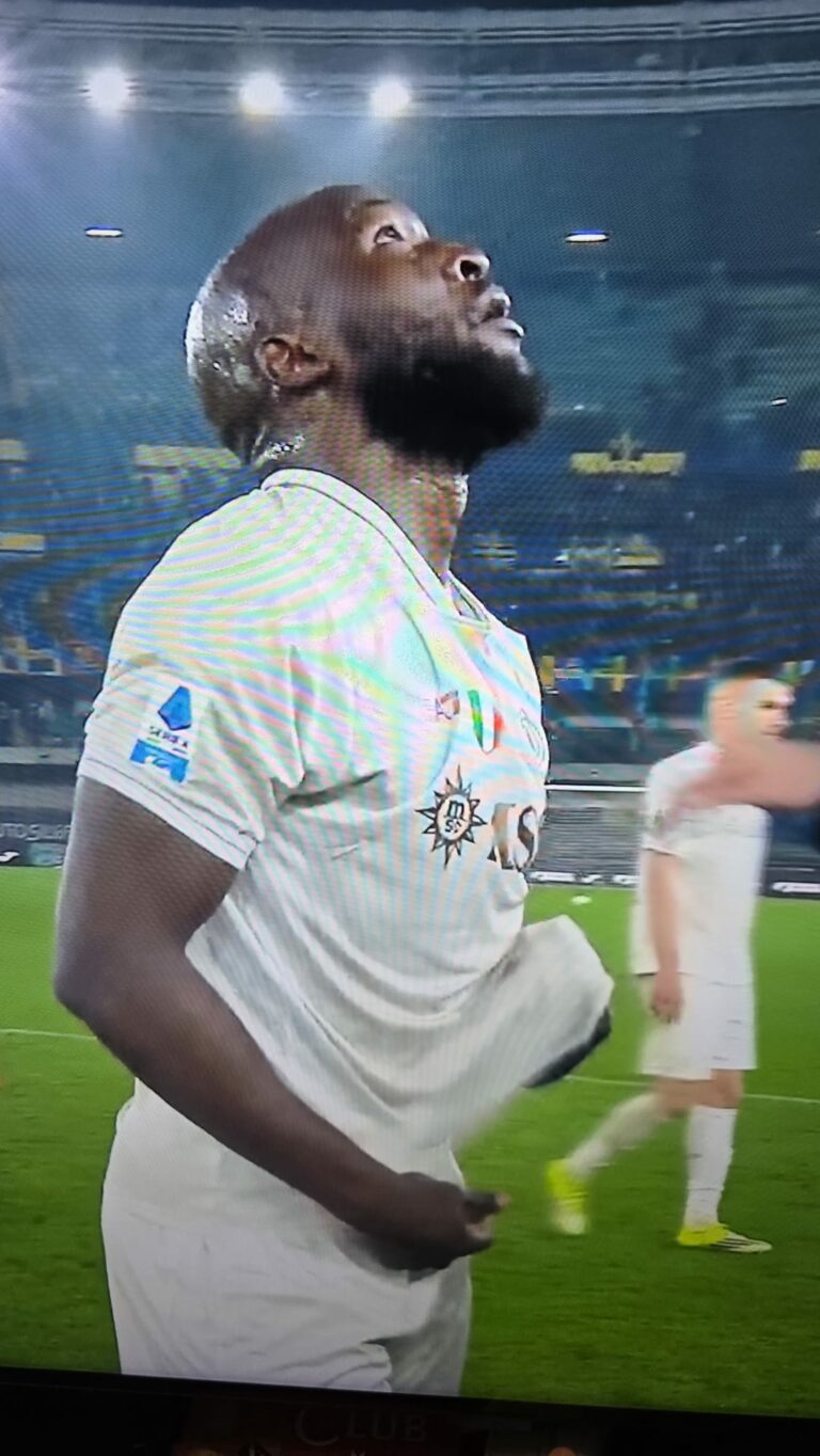 Lukaku si emoziona: “Sono stati mesi difficili, perdere mio padre è stato pesante”