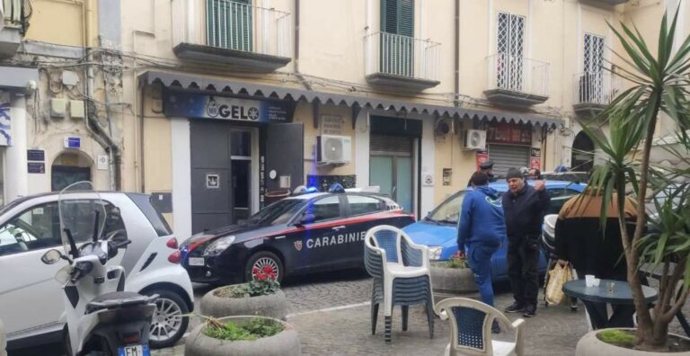Castellammare di Stabia, spari in centro: 44enne arrestato