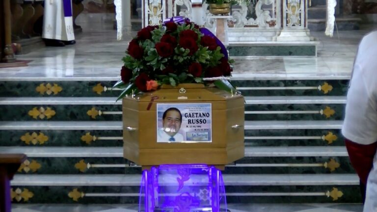 Panettiere ucciso a Sarno, ultimo saluto a Gaetano Russo