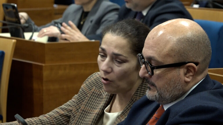 Consiglio regionale approva bilancio, centrodestra nel caos