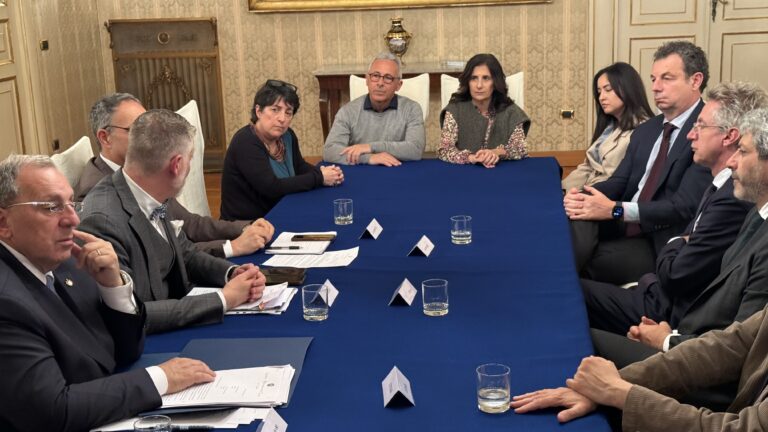 Incendio teatro Sannazaro, il ministro Giuli ai proprietari: “Lo compra lo Stato”