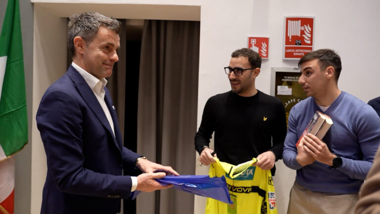 Scelte in condizioni di incertezza e gestione dello stress, l’ex arbitro Rizzoli in cattedra 