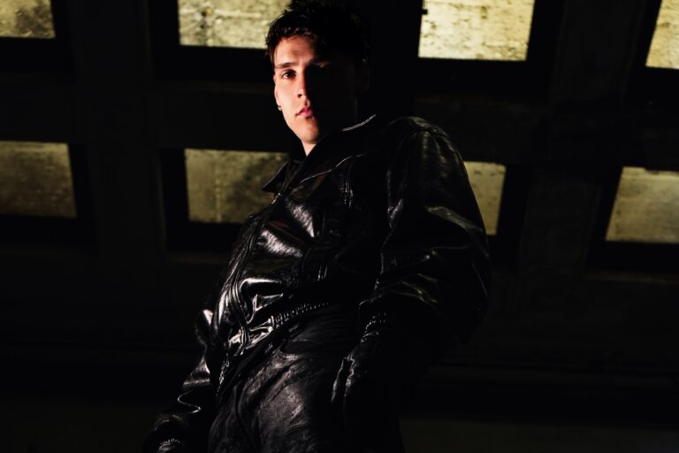 Noyezno fuori con Plenilunio. Amore, dolore e speranza