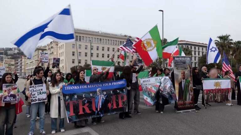Napoli, manifestazione studenti iraniani: “Grazie Donald, grazie Israele”