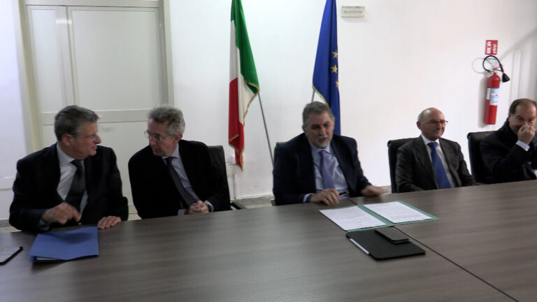 Terra dei fuochi, siglato accordo per raccolta rifiuti abbandonati in provincia