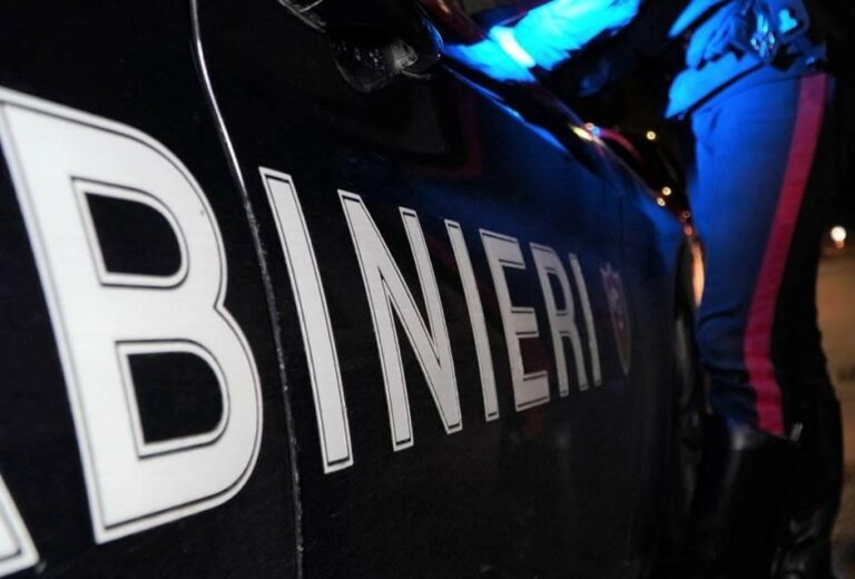 Rissa e coltellate nella notte a Caivano: tre giovani feriti. Uno è grave. Fermato un 22enne