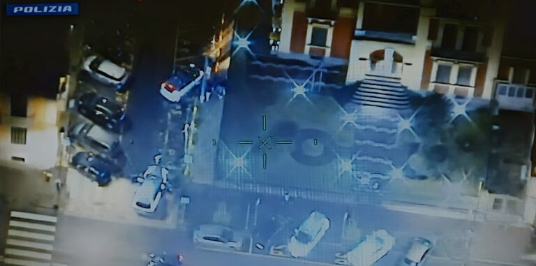 Spaccio di droga a Secondigliano: scatta il blitz della polizia al Rione Berlingieri, 11 arresti