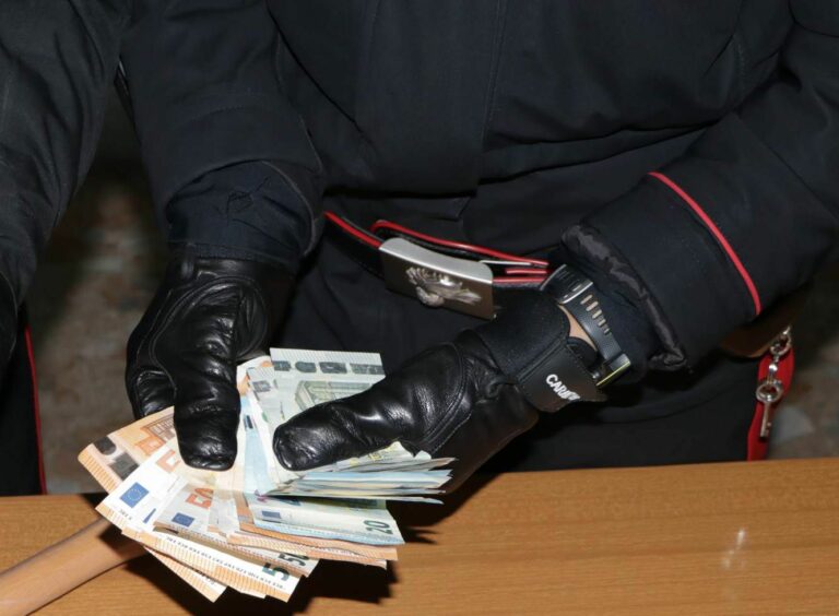 Tasso usuraio e minacce: arrestata 56enne