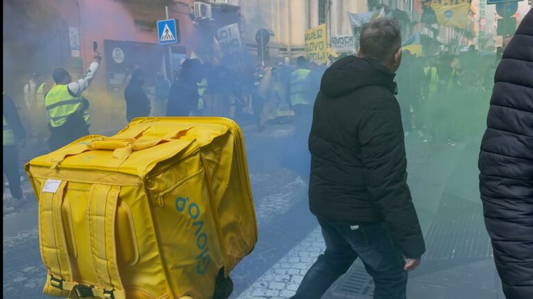 Rider in piazza a Napoli