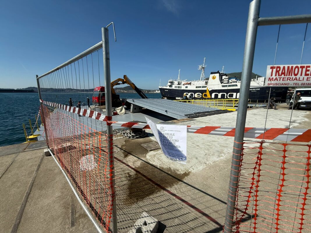 incidente sul lavoro in porto pozzuoli, grave un operaio